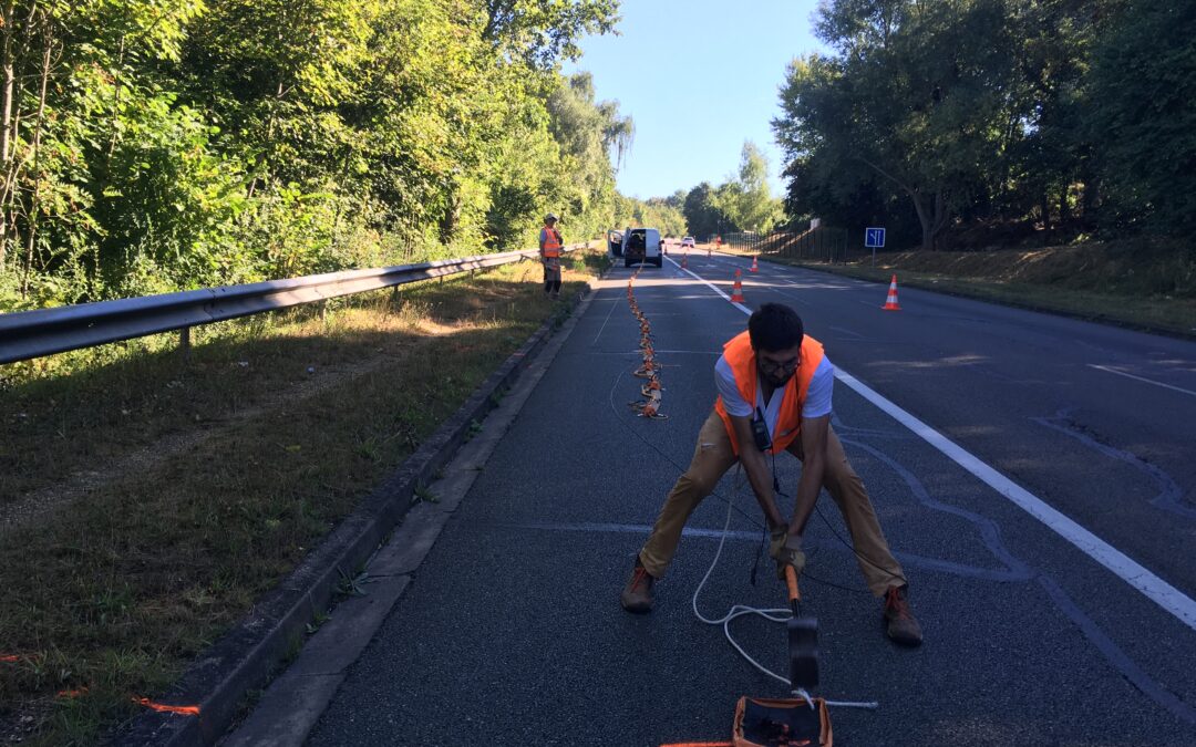 Dans le cadre de travaux de confortement de l’assise de la RD922 sur la commune de Meulan-en-Yvelines (78), ArkoGéos a procédé à une auscultation par MASW sur un linéaire de 900 m.