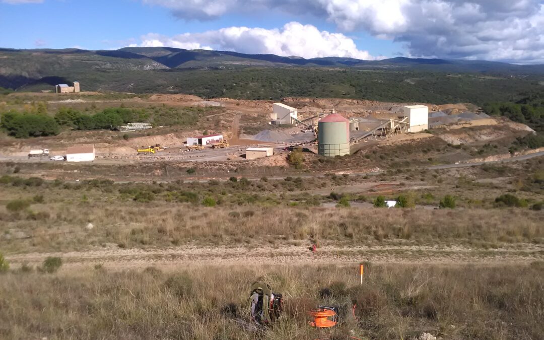 Mines de Salsigne  (11) – Caractérisation d’un bassin de stockage de boues arséniées par panneaux électriques et polarisation provoquée