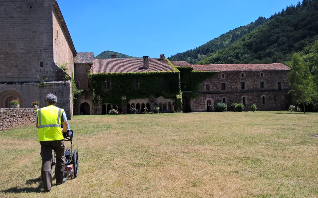 Abbaye de Sylvanes (12) – Investigation par méthodes électromagnétique et géoradar pour la recherche de vestiges archéologiques.
